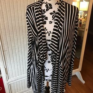 BLACK & WHITE STRIPE CARDIGAN SIZE XL